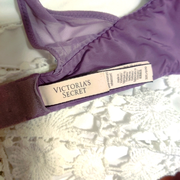 Victoria's Secret PINK Uplift Semi Demi Push Up Bra Size 32C Color: Eggplant EUC - Picture 9 of 11